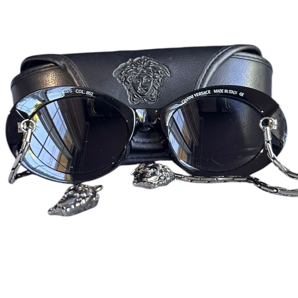 Vintage GIANNI VERSACE Runway Medusa Pendant Black Round-Frame Sunglasses 403